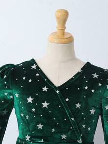 女孩休闲优雅百搭 V 领连衣裙，带有散落的银色工艺、星星图案，背面有银色蝴蝶结，适合派对、郊游、散步、通勤，可搭配夹克、外套 - 綠色 - 查看 3