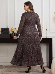 Modelyn Gaun Rajut Panjang Elegan Motif Leopard dengan Detail Kerut untuk Wanita Ukuran Plus (Musim Gugur) - Hitam - View 2