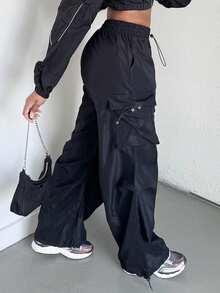 Alexandranx 黑色带盖口袋侧抽绳腰部降落伞工装裤 - 黑色 - 查看 6