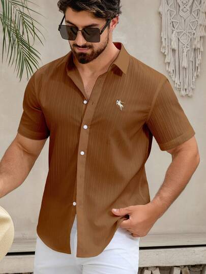 Manfinity Mode White Short Sleeve Business All-Match Shirt, Unique Wavy Jacquard Fabric, Comfortable, Minimalist & Elegant, Suitable For Work Or Casual Wear, Pairs Well With Suits Rust Color Men Shirt Apricot Men Shirt Coffee Shirt Men Men Shirt Summer Brown Shirt For Men