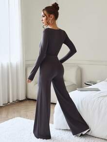 SHEIN Sports Ensemble de 2 pièces de tenue de sport pour femmes avec pantalon évasé à taille cintrée, col en forme de cœur et manches longues. Ensemble casual et sexy pour un port quotidien. - Gris - Voir 3