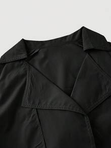 SHEIN MOD 复古黑色短款风衣，不对称设计，配腰带——学院风，70年代复古风，休闲舒适，通勤必备，尽显老钱气质，是学校、教师和办公室的理想之选，冬季必备。 - 黑色 - 查看 3