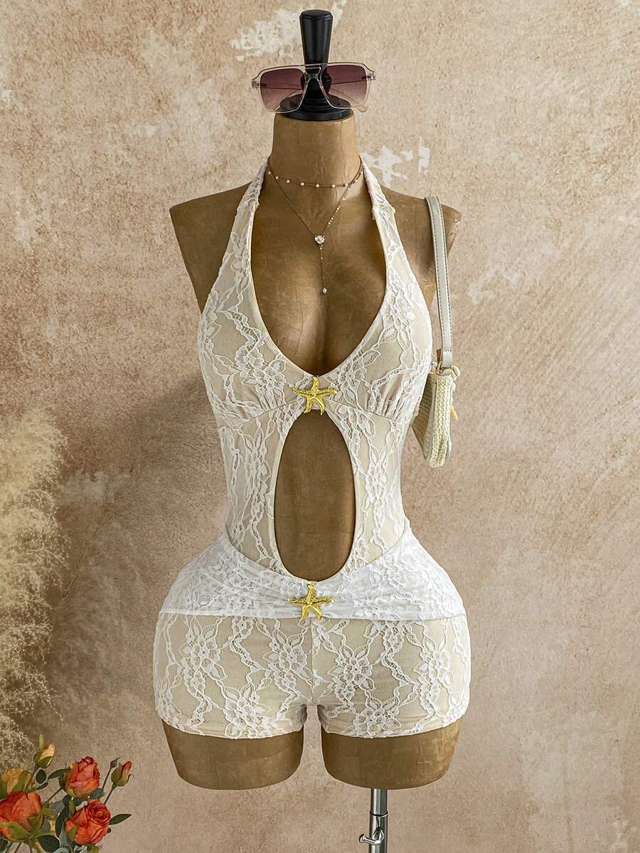 Soleia 春夏休闲度假西部海滩婚礼宾客服装、毕业早午餐、圣帕特里克节春假复活节音乐节优雅波西米亚热带金属蝴蝶结露背迷你女士连体裤 - 白色 - 查看 1