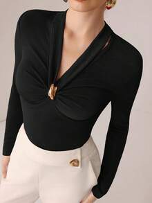 NOVVYNE Metal Buckle V-Neck Pleated Long Sleeve Elegant Fitted T-Shirt - Black - View 6