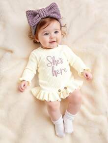 SHEIN 2Pcs Set Dusty Pink "She's Here" Embroidery Knitting Newborn Photography Outfits With Matching Bow Headband Knitted Baby Girl Bodysuit Infant 1 Month 100 Days Photoshooting Props Fall Winter