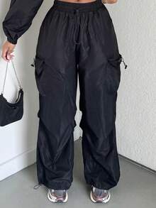 Alexandranx 黑色带盖口袋侧抽绳腰部降落伞工装裤 - 黑色 - 查看 3