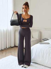 SHEIN Sports Ensemble de 2 pièces de tenue de sport pour femmes avec pantalon évasé à taille cintrée, col en forme de cœur et manches longues. Ensemble casual et sexy pour un port quotidien. - Gris - Voir 4