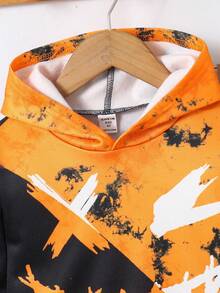 SHEIN Bộ 2 món/Bộ quần dài nỉ và áo hoodie họa tiết graffiti màu phong cách Halloween cho bé trai, rộng rãi ấm áp, thích hợp cho các dịp trở lại trường, sinh nhật, tiệc chào đón em bé, tiệc ngày lễ, mùa thu/đông, chất liệu nỉ dày dặn - Nhiều màu - Xem 11
