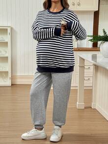 SHEIN 2 st. gravidset med tecknad björn och randig nedsänkt axel och justerbara byxor i midjan. - Marinblå - Visa 3