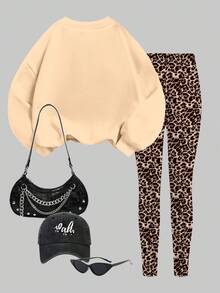 SHEIN 2 件套青少年女孩休闲可爱卡通水豚、蝴蝶结、复古豹纹卫衣和紧身裤套装，街头风，秋冬舒适，适合休闲、学校、户外、家居 - 彩色 - 查看 3