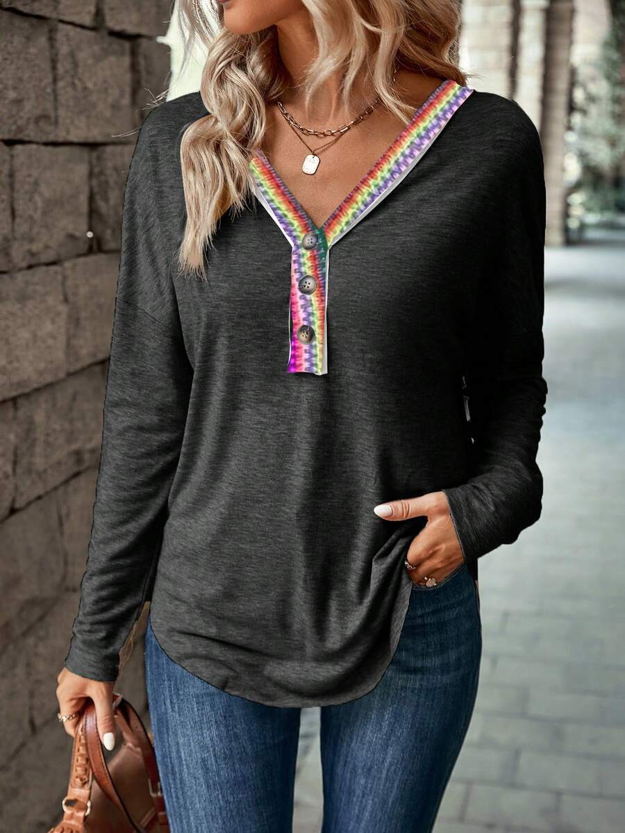 EMERY ROSE Nova Moda Feminina Camisa T de Manga Longa com Decote V, Colarinho Contrastante e Botões Decorativos - Multicolorido - Visão 1