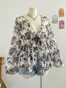 Soleia 大码女式红色花卉印花针织网眼前开领带腰喇叭袖衬衫 - 彩色 - 查看 7