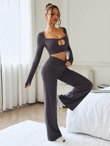 SHEIN Sports Ensemble de 2 pièces de tenue de sport pour femmes avec pantalon évasé à taille cintrée, col en forme de cœur et manches longues. Ensemble casual et sexy pour un port quotidien. - Gris - Voir 6