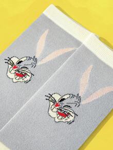 LOONEY TUNES X SHEIN 1 par de calcetines de tobillo para mujer con patrón de dibujos animados divertidos y contraste de colores - Gris Claro - Ver 2
