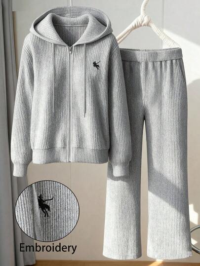 Regalyn 大码女式热销纯色长袖罗纹羊毛连帽拉链开衫 + 宽松罗纹羊毛抽绳腰裤，休闲外向优雅风格，胸部绣花，2 件套