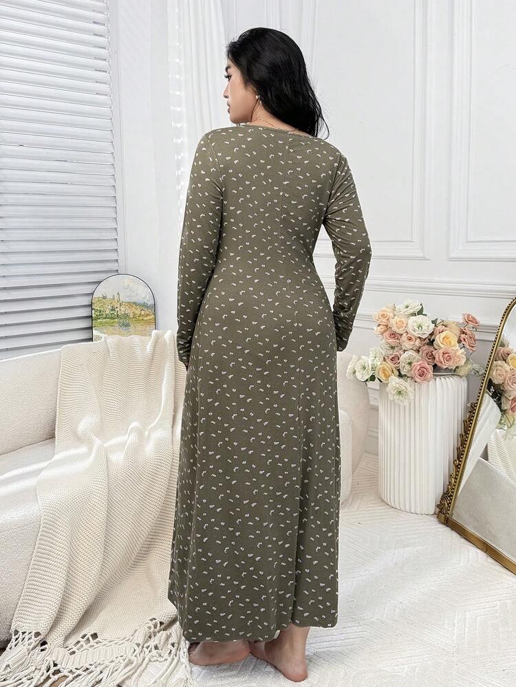 Dazy Plus Stretchy Fitted Casual Long Sleeve V-Neck Ditsy Floral Maxi Nightgown, Elegant Plus Size For Women, Autumn/Winter
