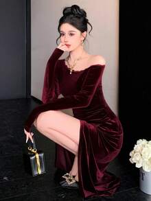 DAZY 秋冬浆果色天鹅绒红色新年、圣诞节、情人节设计感斜肩领修身腰高开叉修身中长连衣裙，优雅镂空蕾丝边婚礼派对鸡尾酒晚礼服女士舞会礼服 - 酒紅色 - 查看 6