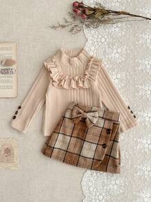 SHEIN Set de 2 piezas de ropa de otoño/invierno para niñas bebés, de 6 meses a 3 años, de estilo callejero de moda en color albaricoque, con top de manga larga asimétrico de cuello alto elástico con volantes y falda corta de cuadros con lazo decorativo en la cintura elástica, cómodo y adorable, para uso casual y al aire libre, también puede usarse como regalo