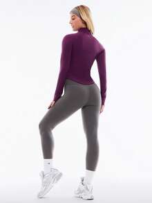 GLOWMODE FeatherFit™ Studio Ready 拉链口袋修身长袖拇指孔运动夹克低冲击瑜伽普拉提工作室健身房日常 - Bold Plum - 查看 9