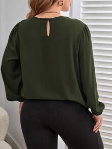 SHEIN Clasi 大码女式纯色圆领灯笼袖休闲褶皱衬衫 - 軍綠色 - 查看 2