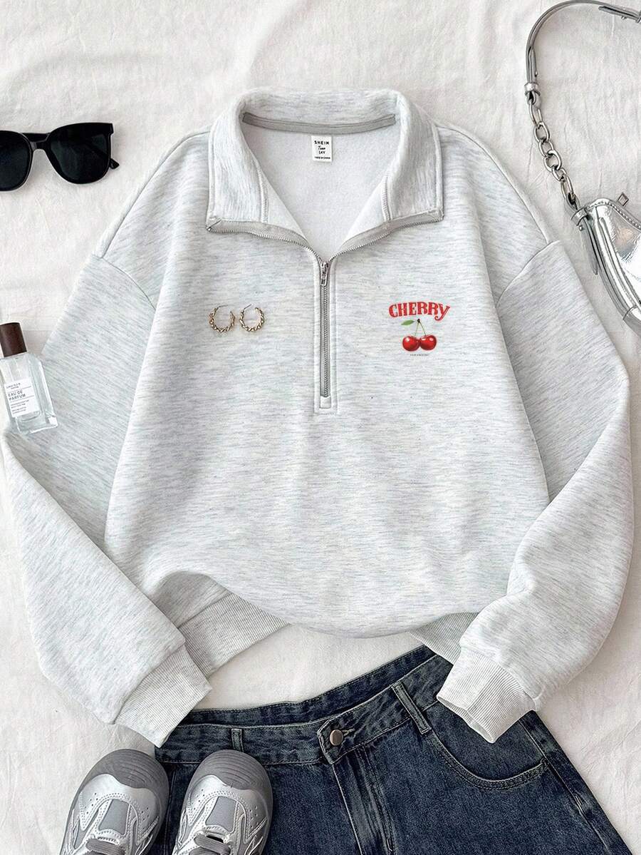 SHEIN 少女字母樱桃印花半拉链休闲抓绒卫衣，秋冬舒适百搭，适合日常穿着、街头风、居家休闲。可爱立领拉链卫衣，樱桃图案，学院风长袖上衣，适合新年、日常穿着、庆祝活动、秋冬季节，舒适百搭，秋冬叠穿，时尚有型。 - 灰色 - 查看 1