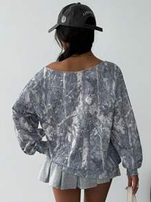 SHEIN Áo nỉ hở vai dáng rộng in họa tiết lá chết phong cách Mỹ cho bé gái tuổi teen, áo phông, quần áo thu đông Áo nỉ hở vai, áo nỉ xám, áo phông mùa hè, trở lại trường vào mùa thu đông - Nhiều màu - Xem 2