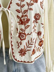 Soleia 大码女式V领白色面料刺绣黑色花朵灯笼袖系带衬衫 - 杏色 - 查看 7