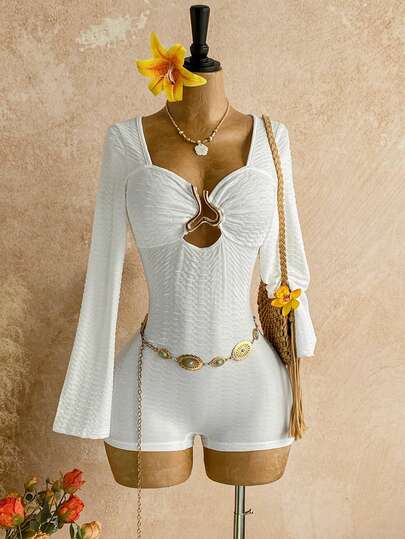 Soleia 女士度假白色针织纹理紧身胸衣前镂空心形金属扣装饰连体衣，修身剪裁，适合派对、约会、下午茶、海滩、音乐节、狂欢节