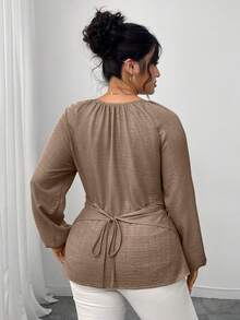 Elenzga Blusa de moda con cuello de ojo de cerradura, mangas raglán y bajo con pliegues para mujer de talla grande de unicolor - Marrón Mocha - Ver 2