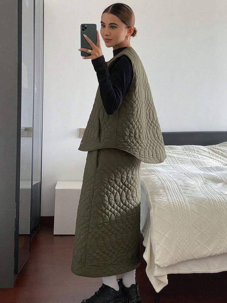2pcs Women Solid Color Quilted Loose Crew Neck Sleeveless Jacket And A-Line Long Skirt Set, Autumn/Winter