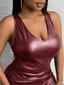 Slaydiva 大码女式紧身深V领褶饰PU背心 - 酒紅色 - 查看 1
