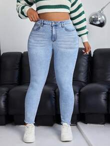 SHEIN EZwear Plus Size Front Button Pocket Simple Denim Jeans, Casual Daily Wear - Light Wash - View 4