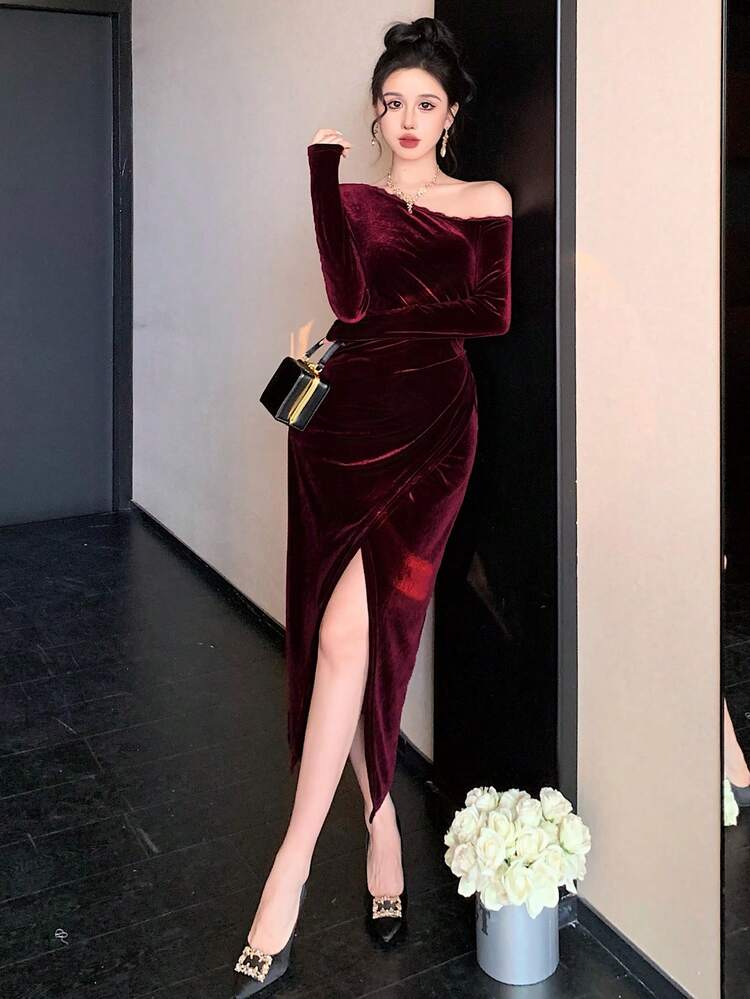 Autumn/Winter Berry-Colored Velvet Red New Year, Christmas, Valentine's Day Design Sense Oblique Shoulder Collar Fitted Waist High Slit Bodycon Midi Dress, Elegant Hollow Lace Trim Wedding Party Cocktail Evening Gown For Women Prom Dress