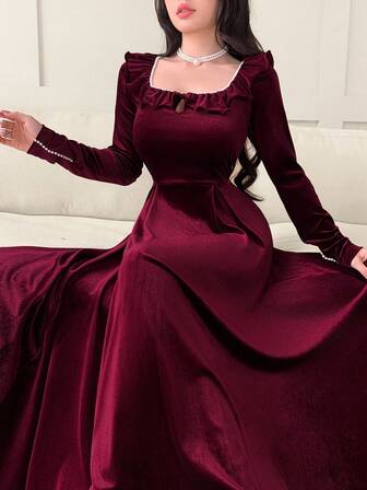 Feyla Elegant damklänning med volangkrage och pärldekor, midja och åtsittande sammet, höst