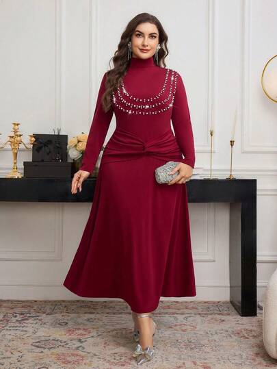 Modelyn فستان ماكسي أنيق بلون أحادي مزين باللؤلؤ والراين، رقبة دائرية، أكمام طويلة، خصر مضبوط، ذيل سمكة، مقاسات كبيرة، للربيع/الخريف