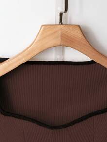 Franclia 法式优雅方领弹力修身长袖针织毛衣，撞色饰边，适合返校季，杏色、米色、黑色，可爱的针织上衣，适合日常穿着，荷叶边下摆，秋冬 - 咖啡棕 - 查看 3