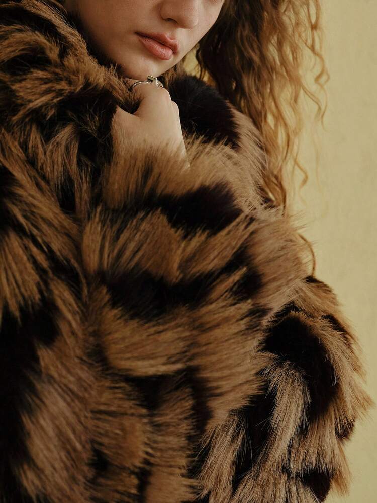 MOTF STUDIO ZIGZAG PATTERN FAUX FUR SHORT JACKET