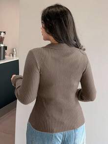 Dazy Plus pull col V en couleur unie, manches longues, ajusté et élastique, couleur bordeaux