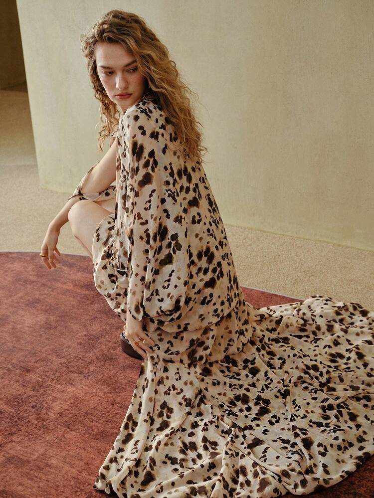 MOTF STUDIO Robe bohème à motif léopard brillant texturé pailleté, plissée, avec partie avant courte et partie arrière longue