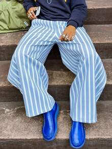 ROMWE MEN Pantaloni casual a righe di moda da uomo, stile di strada giovanile, articolo versatile adatto per lo streetwear, il casual quotidiano, le uscite del fine settimana, i festival musicali, le feste e altre occasioni sociali giovanili. Un articolo versatile indispensabile nel guardaroba maschile, un ottimo regalo per fidanzati o mariti