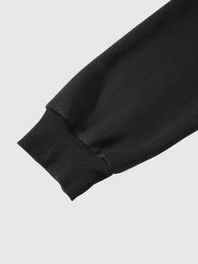 ROMWE MEN Goth Set casual pentru bărbați, cu hanorac și pantaloni, model de craniu și cruce, cu șnur, haine de toamnă - Negru - Vizualizare 4