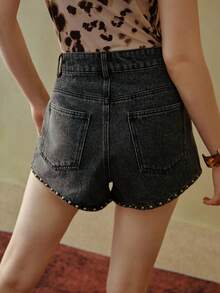 MOTF STUDIO 低腰时尚短款铆钉洗水黑色牛仔短裤 - 深灰色 - 查看 2