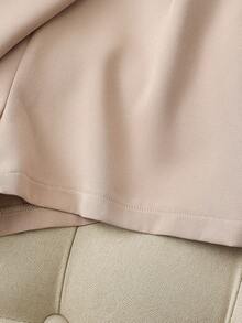 SHEIN PETITE 休闲时尚通勤百搭黑色单肩荷叶边长袖上衣搭配卡其色短裤/裙子（配腰带），女士两件套西装套装，春/秋