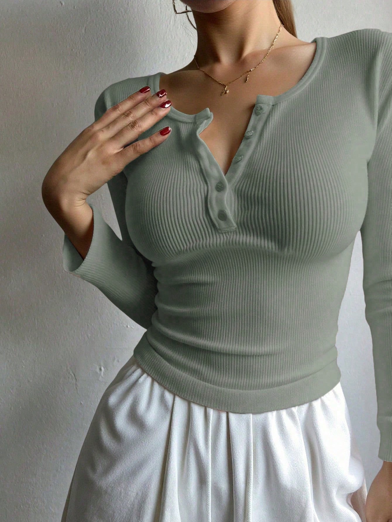 Neckline