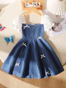 SHEIN Playful Pals 女童夏季韩版3D蝴蝶结牛仔连衣裙，适合女童休闲日常穿着和校服 - 淺色水洗藍 - 查看 3
