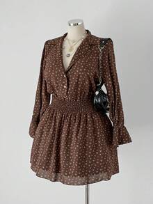 Sunspun Abito corto con maniche lunghe, colletto con rouches e vita arricciata, a fantasia floreale, taglie comode