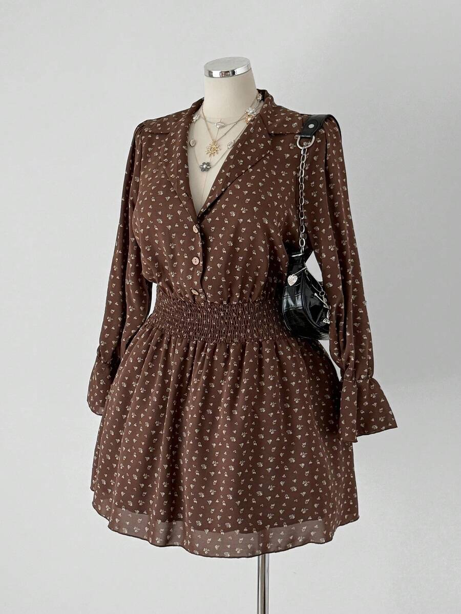 Sunspun Abito corto con maniche lunghe, colletto con rouches e vita arricciata, a fantasia floreale, taglie comode