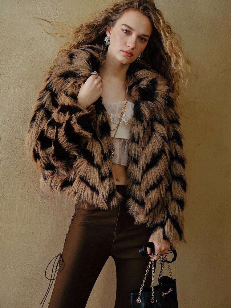 MOTF STUDIO ZIGZAG PATTERN FAUX FUR SHORT JACKET