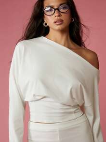 MISSGUIDED Off Shoulder Long Sleeve Cropped Sweatshirt For Casual Winter Loungewear - Cream - View 5