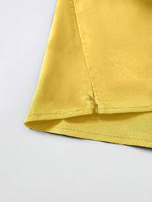 Manfinity AFTRDRK Áo sơ mi nam cổ chữ V sâu, tay phồng, màu trơn, thích hợp cho mùa thu. Áo sơ mi nam cài nút, áo sơ mi nam xuyên thấu, áo sơ mi vàng, áo sơ mi vàng cho nam dự tiệc, vest, thích hợp cho mặc hàng ngày, đi chơi cuối tuần, hoạt động ngoài trời, du lịch, môi trường làm việc thoải mái hoặc các dịp bán trang trọng, quà tặng cho bạn trai/chồng, quà kỷ niệm, quà Giáng sinh. Áo sơ mi nam xuyên thấu, áo sơ mi nam gợi cảm, áo sơ mi màu chanh, áo sơ mi vàng cài nút. - Vàng - Xem 4